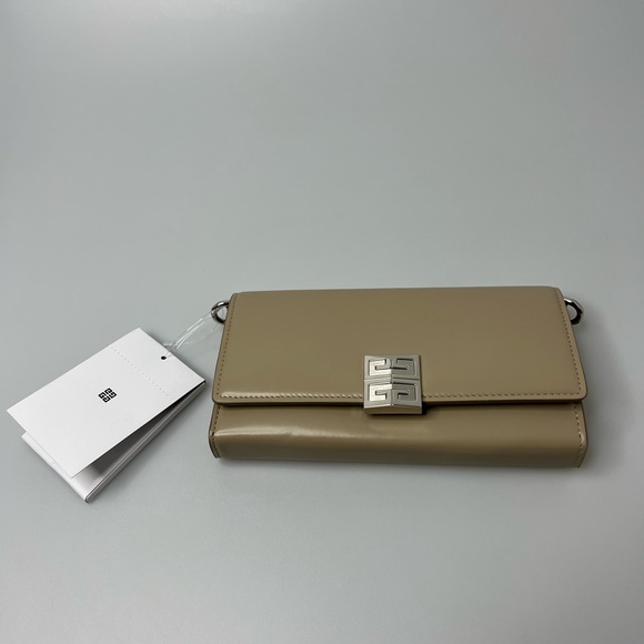 Givenchy 4G Wallet Beige Dune $990 - Picture 1 of 5